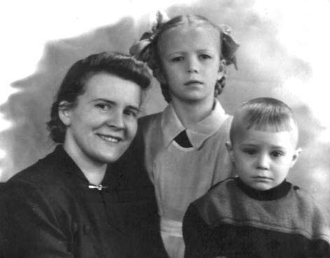 Я окончила 1-й класс. Петропавловск-Камчатский, 1955 год.