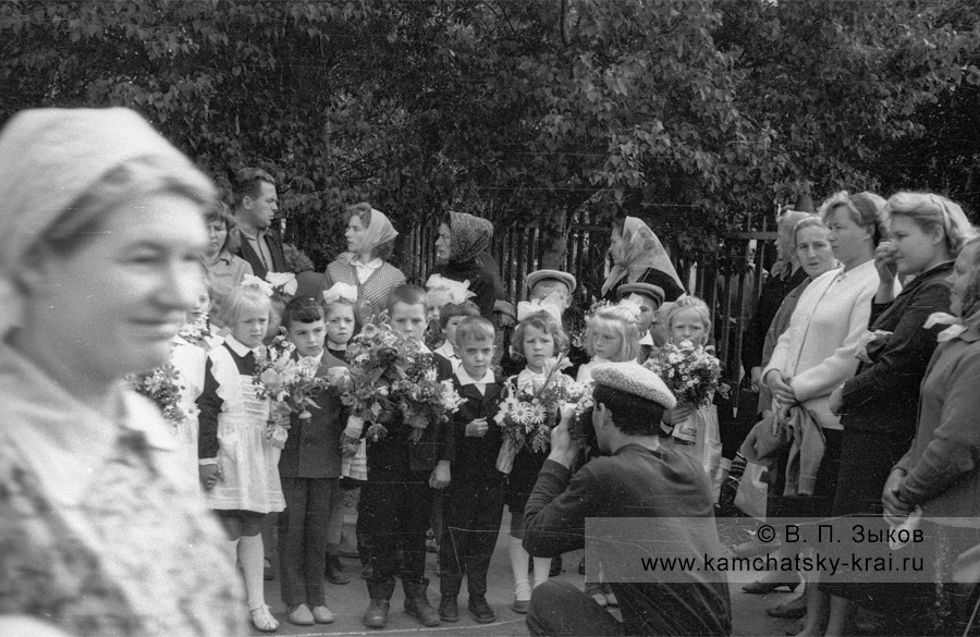 Торжественная школьная линейка 1 сентября 1966 года в городе Елизово