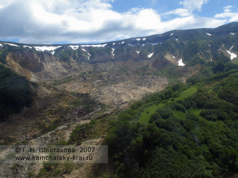 Долина гейзеров, вид с вертолета на оползень