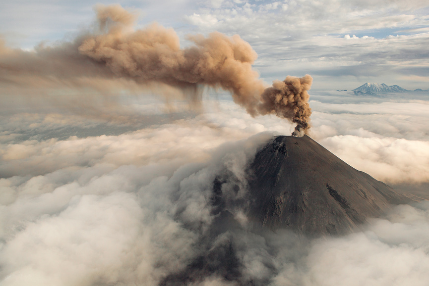 Извержение вулкана Карымский (Karymsky Volcano) на Камчатке
