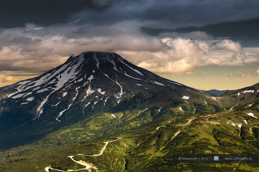 Вилючинский вулкан (Viliuchinsky Volcano) и дорога на Мутновскую ГеоЭС
