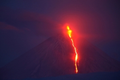 Ночное извержение вулкана Ключевская Сопка (Klyuchevskoi Volcano)